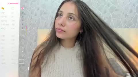 Snapshot of sara_melo chatting on 06/13/26, 02:04 Sara online show from 06/13/26, 02:04