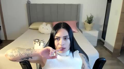 Snapshot of sara_oxford chatting on 12/21/25, 03:24 Sara online show from 12/21/25, 03:24