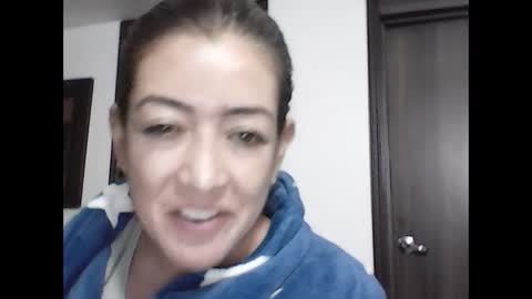 Snapshot of sara_peters chatting on 10/22/25, 11:59 sara_peters online show from 10/22/25, 11:59