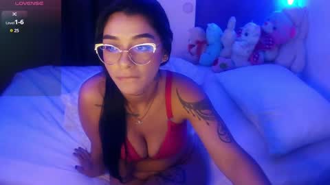 sara_ramirez0 online show from 01/16/25, 01:16