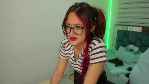 sara_red_x online show from 05/06/26, 03:24