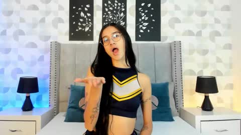 Snapshot of sara_secrets chatting on 02/14/26, 12:24 SARA SANTACRUZ online show from 02/14/26, 12:24