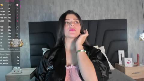 Snapshot of sara_stone17 chatting on 02/11/25, 02:46  -  online show from 02/11/25, 02:46
