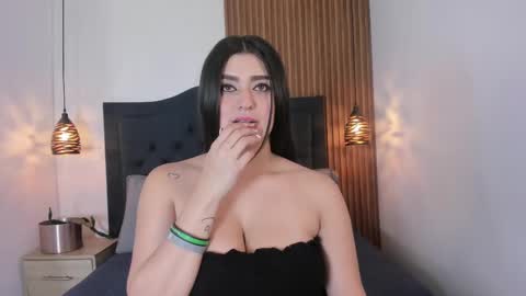 Snapshot of sara_stone17 chatting on 09/17/25, 12:07  -  online show from 09/17/25, 12:07