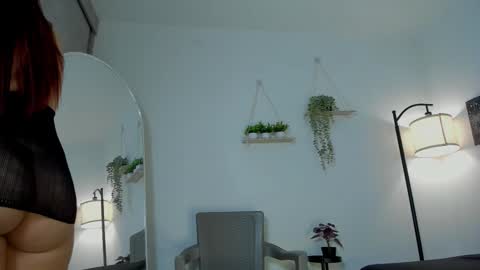 Snapshot of sara_sweett9 chatting on 11/19/25, 09:26 sara_sweett9 online show from 11/19/25, 09:26