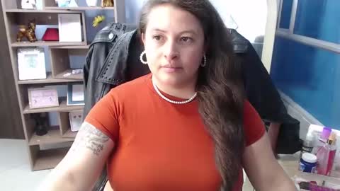 Snapshot of sara_thonson_ chatting on 02/19/25, 06:00 sara_thonson_ online show from 02/19/25, 06:00