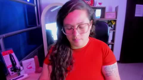sara_thonson_ online show from 11/11/25, 03:17