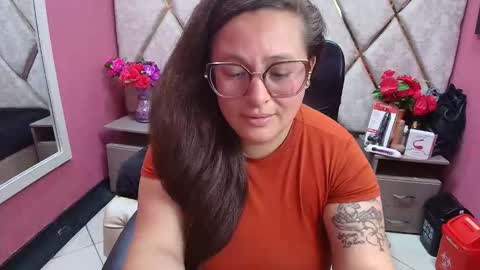 sara_thonson_ online show from 11/26/25, 03:24