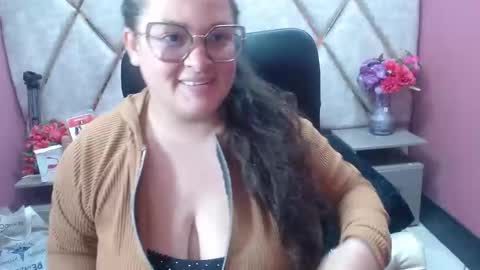 sara_thonson_ online show from 02/24/26, 03:37