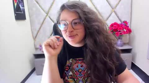 sara_thonson_ online show from 05/05/26, 03:36