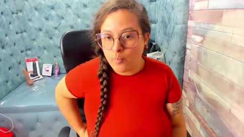 sara_thonson_ online show from 05/08/26, 05:02