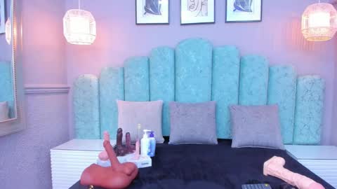 Snapshot of sara_vanegas1 chatting on 01/17/25, 03:43 Sara online show from 01/17/25, 03:43