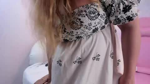 Snapshot of saraa_cute1 chatting on 04/01/26, 03:42 Saraa Gomez online show from 04/01/26, 03:42