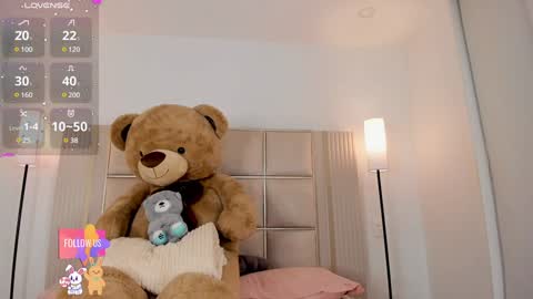 Snapshot of saraa_milleer chatting on 01/23/25, 11:47 Sara Miller online show from 01/23/25, 11:47