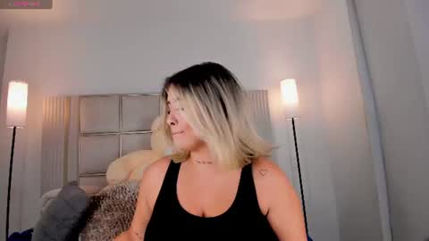 Snapshot of saraa_milleer chatting on 06/16/26, 10:56 Sara Miller online show from 06/16/26, 10:56