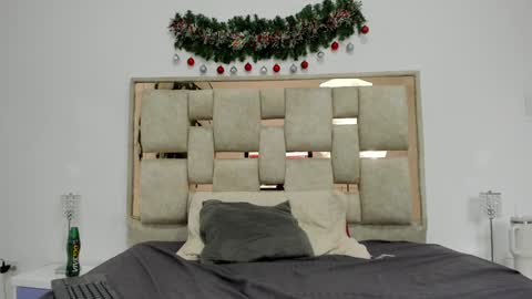 Snapshot of saraa_nix chatting on 12/14/24, 09:18 sara online show from 12/14/24, 09:18