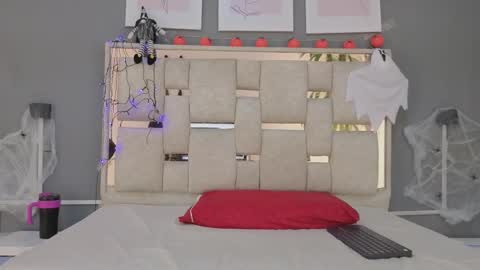 Snapshot of saraa_nix chatting on 10/24/25, 03:14 sara online show from 10/24/25, 03:14