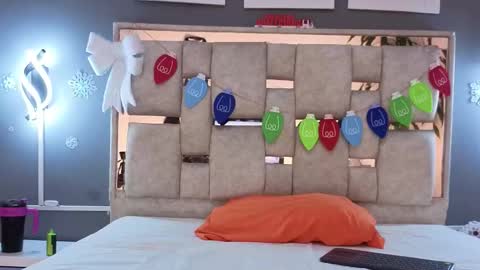 sara online show from 12/17/25, 03:01