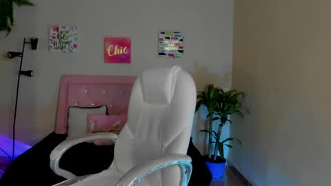 Sarah Ramirez online show from 02/15/25, 11:39