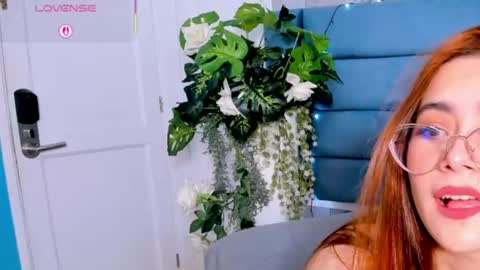 Snapshot of saraalvarezx chatting on 06/10/26, 04:01 Sara Alvarezx online show from 06/10/26, 04:01