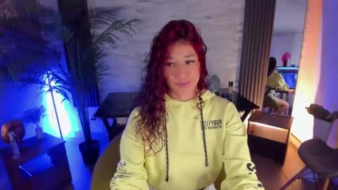 Snapshot of saraandsofi02 chatting on 02/26/25, 01:53 sofia gomez420 online show from 02/26/25, 01:53