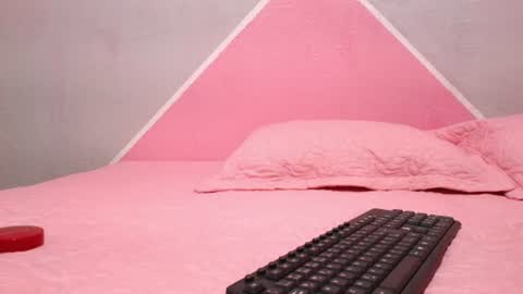 Snapshot of saraangel_11 chatting on 08/08/26, 04:36 Sara online show from 08/08/26, 04:36