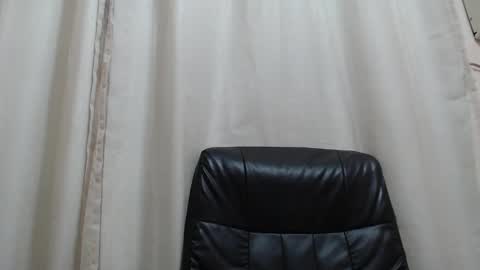 saradorj92 online show from 10/15/25, 04:56