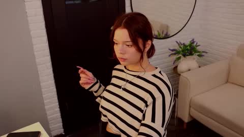 Snapshot of sarah__babyyy chatting on 10/06/25, 10:45 Sarah online show from 10/06/25, 10:45
