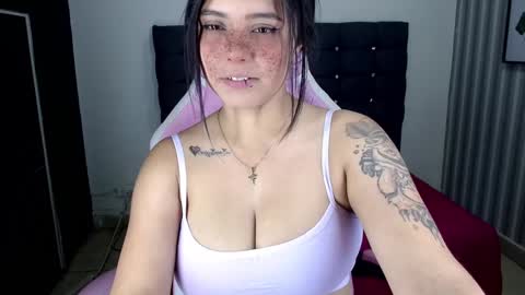 Snapshot of sarah__moon1 chatting on 02/12/25, 02:54 Sarah Moon online show from 02/12/25, 02:54