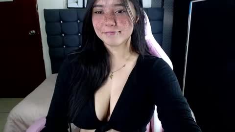 Snapshot of sarah__moon1 chatting on 02/20/25, 02:13 Sarah Moon online show from 02/20/25, 02:13