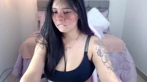 Snapshot of sarah__moon1 chatting on 02/26/25, 02:57 Sarah Moon online show from 02/26/25, 02:57