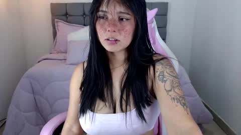 Snapshot of sarah__moon1 chatting on 03/12/25, 09:56 Sarah Moon online show from 03/12/25, 09:56