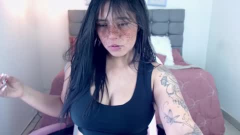 Snapshot of sarah__moon1 chatting on 10/15/25, 08:31 Sarah Moon online show from 10/15/25, 08:31