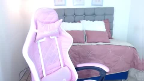 Snapshot of sarah__moon1 chatting on 11/13/25, 02:49 Sarah Moon online show from 11/13/25, 02:49