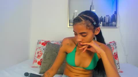 Snapshot of sarah_ashbourne chatting on 09/17/25, 11:45 sarah_ashbourne online show from 09/17/25, 11:45