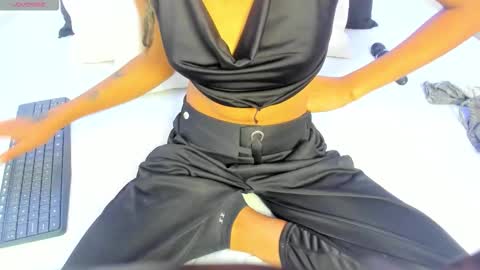 Snapshot of sarah_ashbourne chatting on 10/29/25, 12:07 sarah_ashbourne online show from 10/29/25, 12:07