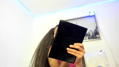 Snapshot of sarah_ashbourne chatting on 10/30/25, 12:50 sarah_ashbourne online show from 10/30/25, 12:50