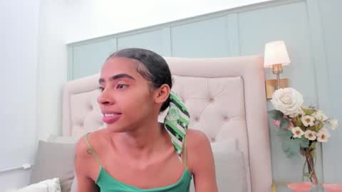 Snapshot of sarah_ashbourne chatting on 12/16/25, 03:17 sarah_ashbourne online show from 12/16/25, 03:17