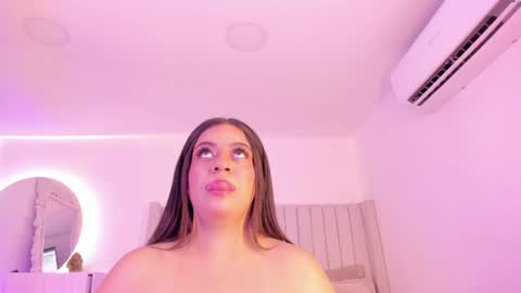 Snapshot of sarah_bonneth chatting on 02/02/25, 11:19 Sarah Bonneth online show from 02/02/25, 11:19