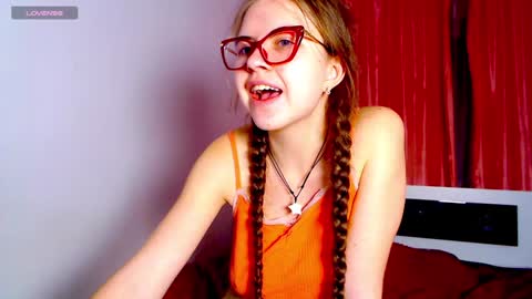 Snapshot of sarah_hs chatting on 12/03/24, 06:49 Sarah online show from 12/03/24, 06:49