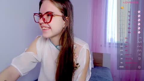 Snapshot of sarah_hs chatting on 02/05/26, 03:44 Sarah online show from 02/05/26, 03:44