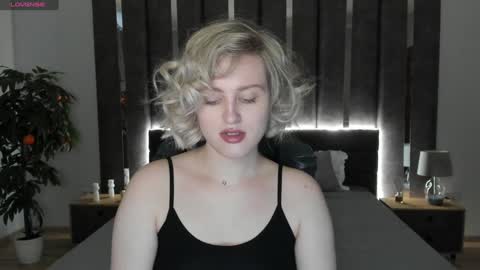 Snapshot of sarah_soul chatting on 12/16/24, 04:02 Sarah online show from 12/16/24, 04:02