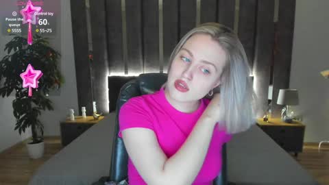 Snapshot of sarah_soul chatting on 12/22/24, 01:01 Sarah online show from 12/22/24, 01:01