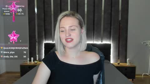 Snapshot of sarah_soul chatting on 01/06/25, 04:36 Sarah online show from 01/06/25, 04:36