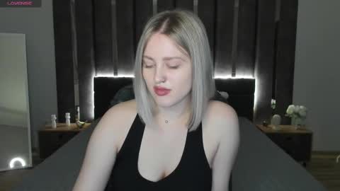 Snapshot of sarah_soul chatting on 02/11/25, 12:59 Sarah online show from 02/11/25, 12:59
