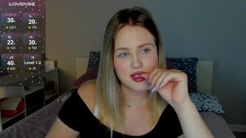 Snapshot of sarah_soul chatting on 09/09/25, 01:38 Sarah online show from 09/09/25, 01:38