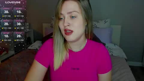Snapshot of sarah_soul chatting on 10/07/25, 12:41 Sarah online show from 10/07/25, 12:41