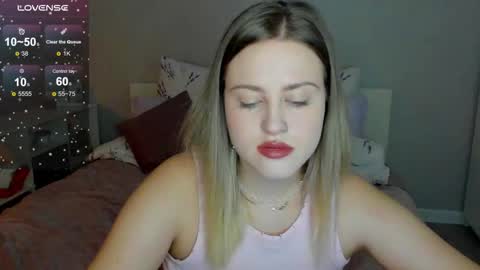 Snapshot of sarah_soul chatting on 10/08/25, 12:08 Sarah online show from 10/08/25, 12:08