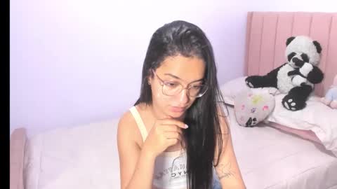 Snapshot of sarah_stone15 chatting on 10/22/25, 12:33 Sarah online show from 10/22/25, 12:33