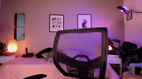   online show from 12/19/24, 02:23